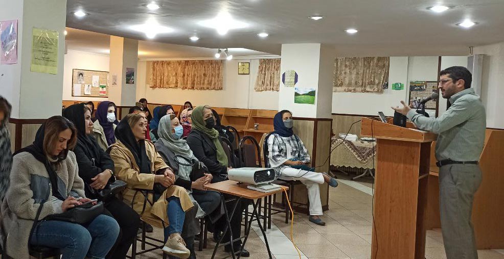 جلسه دانش افزایی با موضوع نحوه رفتار با نوجوان 6